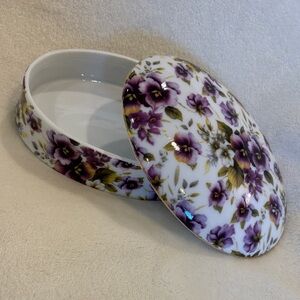 Purple Pansies Floral Ceramic Decorative Trinket Jewelry Box NWOT